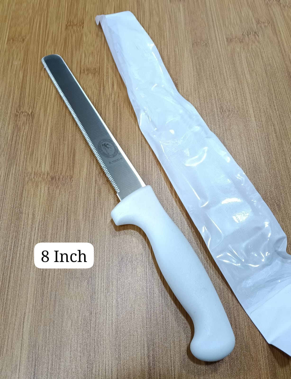 ৮" প্লাস্টিক হাতল ব্রেড নাইফ। 8" plastic handle bread knife.